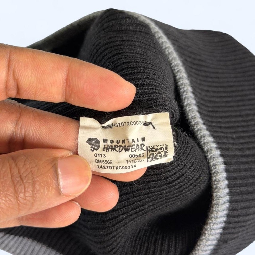Mountain Hardwear Black Ribbed Knit Beanie w/ Grey Trim Gorpcore Activewear - Picture 4 of 4